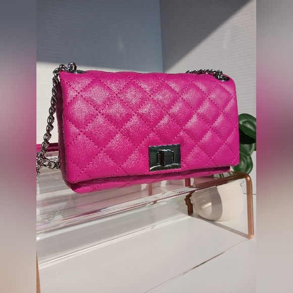 NWT INC - Quilted Crossbody Bag - Picture 2 of 16